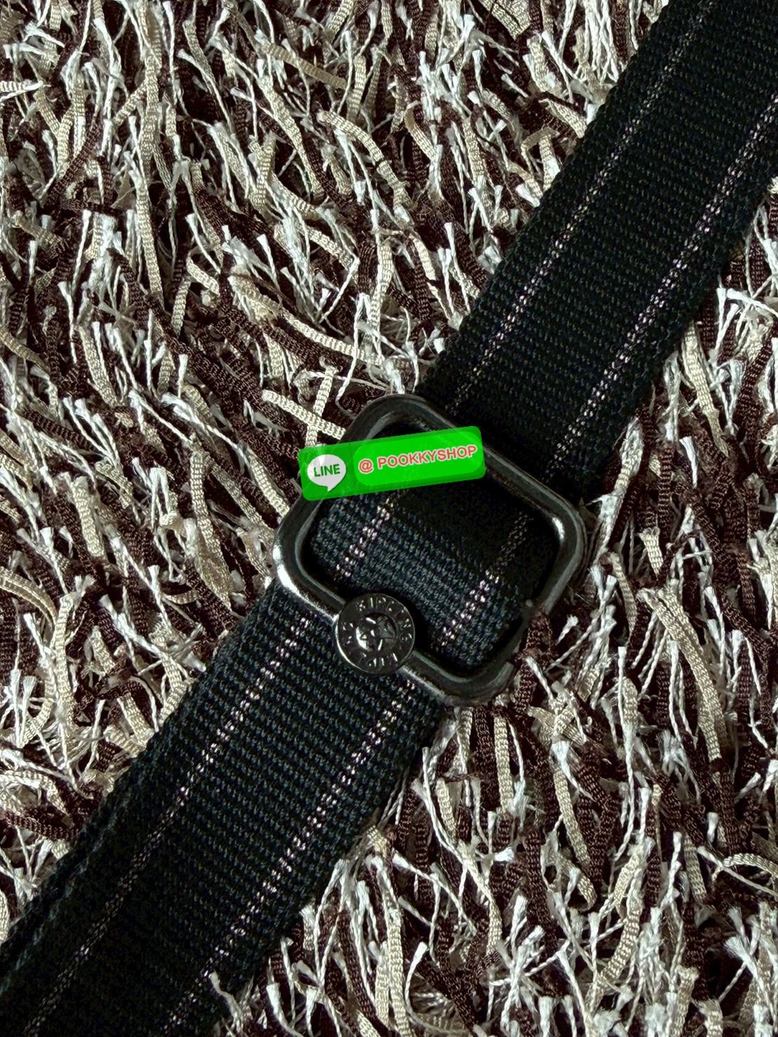 💕 Kipling X Harry porter crossbody bag ท่องโลกเวทมนตร์ไปกับไอเทมกระเป๋าของ Kipling กับคอลเลคชั่นใหม่ Kipling x Harry Potter ไอเทมเวทมนตร์และลวดลายที่เป็นเอกลักษณ์เฉพาะตัว คอลเลกชั่นนี้โดดเด่นด้วยผ้าไนลอนเอกลักษณ์ของ Kipling สีดำ Magical Black ที่อ