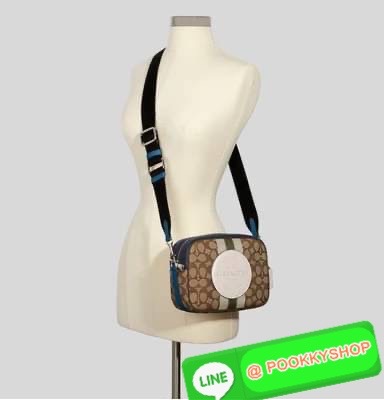 New arrival! 🌈รุ่นใหม่ห้ามพลาดค่ะ! Coach Dempsey Camera Bag In Signature Jacquard With Stripe And Coach Patch ((1912)) พร้อมส่งที่ไทย! กระเป๋าสะพายครอสบอดี้ร์กรือสะพายข้างได้ วัสดุJacquard+หนังแท้ สวยงามมากๆค่ะ ด้านหน้ามีป้ายวงกลมหนังโลโก้แบรนด์ เ