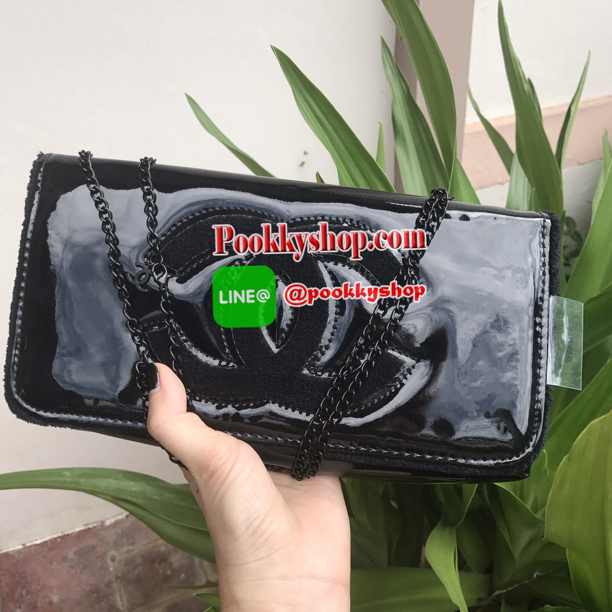 Best seller สินค้าเข้าใหม่ งานพรีเมี่ยมกิ้ฟจากเคาเตอร์ต่างประเทศ กระเป๋า สวยๆ จาก แบรนด์ Chanel เป็นกระเป๋า ใบสวยรุ่นหายาก ขนาดกำลังดี เลิศมาก ใช้แล้วไฮโซ สวยเกินราคาแน่นอนคะ ภายในบุขนเฟอร์นิ่มมากกก เก็บของอย่างดี ใบนี้ ห้ามพลาดเลย มาจำนวนจำกัดนะคะ