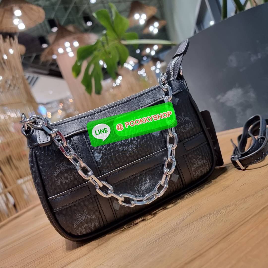MCM MINI DELMY SHOULDER BAG จัดหนักจัดเต็ม!! ที่สุดของรุ่นที่ฮอตหนักมาก คอลเลคชั่นที่ยอดขายดีตั้งแต่วันแรกที่ลง shop ด้วยรูปทรงที่กะทัดรัด ตอบโจทย์ได้ทุกลุค ทุกไลฟ์สไตล์ ใช้งานได้ง่ายคล่องตัว กระเป๋าสะพายทรงพอช ที่มาพร้อมสายโซ่คล้องด้านหน้า และสายหนังครอส