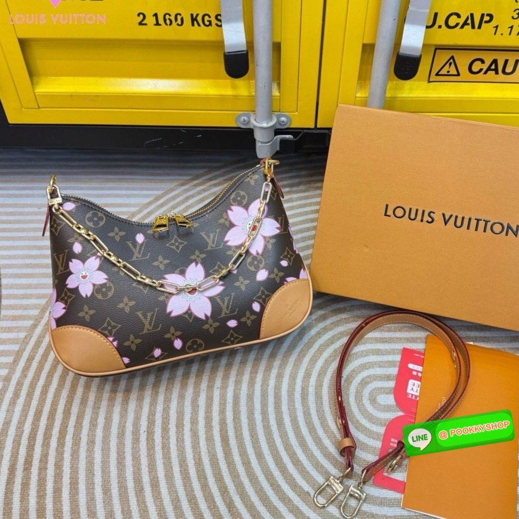 LV x TM Boulogne PM Cherry Blossom bag กระเป๋าสะพาย ดีไซน์คลาสสิครุ่นสุดปัง ปรับลุคให้มีชีวิตชีวาด้วยลายดอกไม้ซากุระเชอรี่บลอสซั่ม คอลใหม่สุดเอ็กซ์คลูซีฟ โมโนแกรมแคนวาสสุดไอคอนิกพิมพ์ลายดอกไม้สีสดใสคลาสสิค ขนาดกำลังดี ใช้งานได้สะดวกคล่องตัว ปากกระเป๋ามีซิ