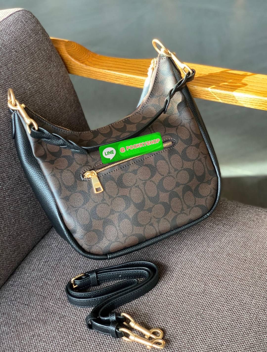 COACH JULES HOBO BAG ((C9189//9190)) 🌍พร้อมส่งที่ไทย! ต้องบอกก่อนว่าหนังรุ่นนี้อย่างดี นิ่มมากๆ สัมผัสแล้วรู้สึกละมุน กับกระเป๋าใบใหญ่ ทรงสวย เปิดปิดกระเป๋าแบบซิปมีหนังห้อยเพิ่มความเก๋ตรงหัวซิปค่ะ ภายในกระเป๋ากว้างมาก ใส่สัมภาระได้ครบครัน หายห่วงเ