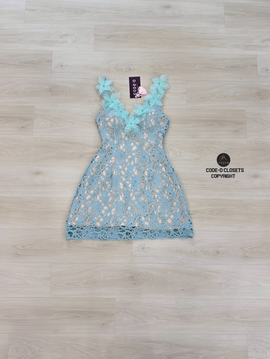 เดรสแฟชั่น มินิเดรสสีเขียวมินต์ ดีเทลผ้าลูกไม้ทั้งชุด มีซัปในสีครีมมาอย่างดี