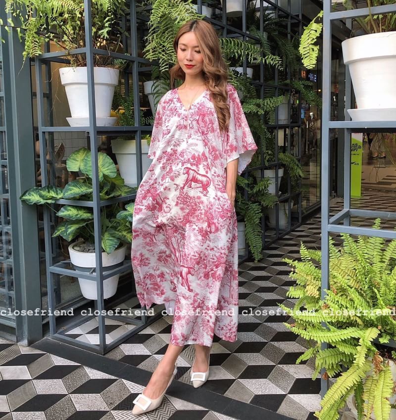 New! เดรสDior ทรงสวยหรู ใส่สลับหน้าหลังได้ค่ะ ใส่ออกงานก้อเลิศหรือใส่เดินเล่นชิวๆสวยสบัดพริ้ว ใส่สบาย ผ้านิ่ม คาดเข็มขัดดูสวยชิคขึ้นไปอีกกก^^