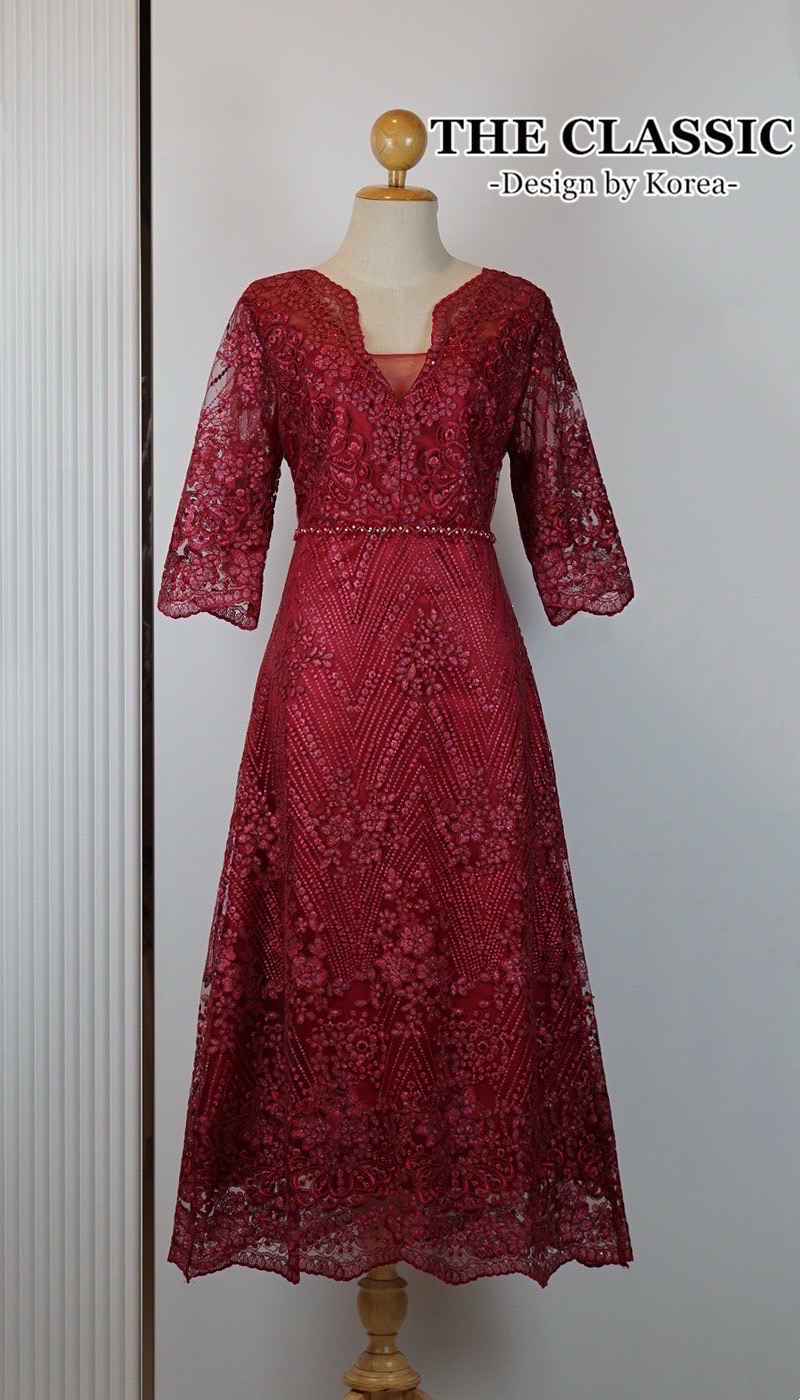 เดรสแฟชั่น ชุดยาวออกงาน ใช้ผ้าเนื้อดีปักลวยลายด้วยเลื่อมเล็กๆ ประกายเพชรระเอียดยิบทั้งตัว