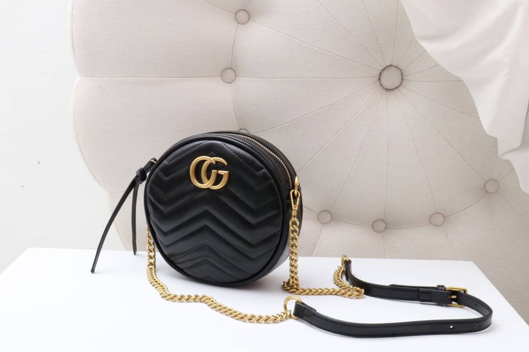 CG marmont รุ่นนี้ขายเท่าไหร่ก็ไม่เคยพอ ฮิตกันยาวๆเลยค่า กระเป๋าทรงกลมงานดีอะหลั่ยสวย เนี๊ยบไปเลยค่ะ