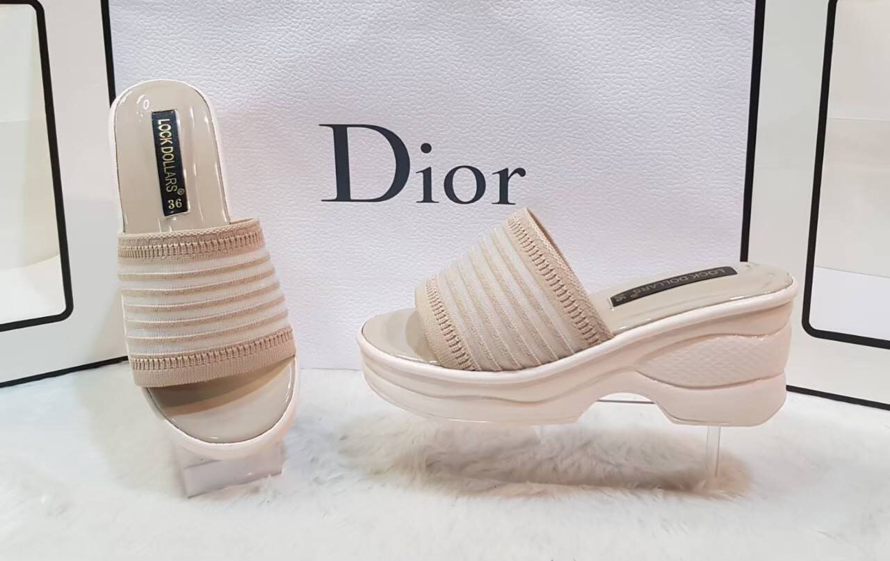 สินค้าขายดีพร้อมส่งค่า รองเท้างานสวยมาแล้วค่า details รองเท้าสวมลายริ้วผ้าไหมพรม เสริมส้นหนา ใส่ง่าย 👡เป็นรองเท้า every day look ของสาวๆได้เลยค่า