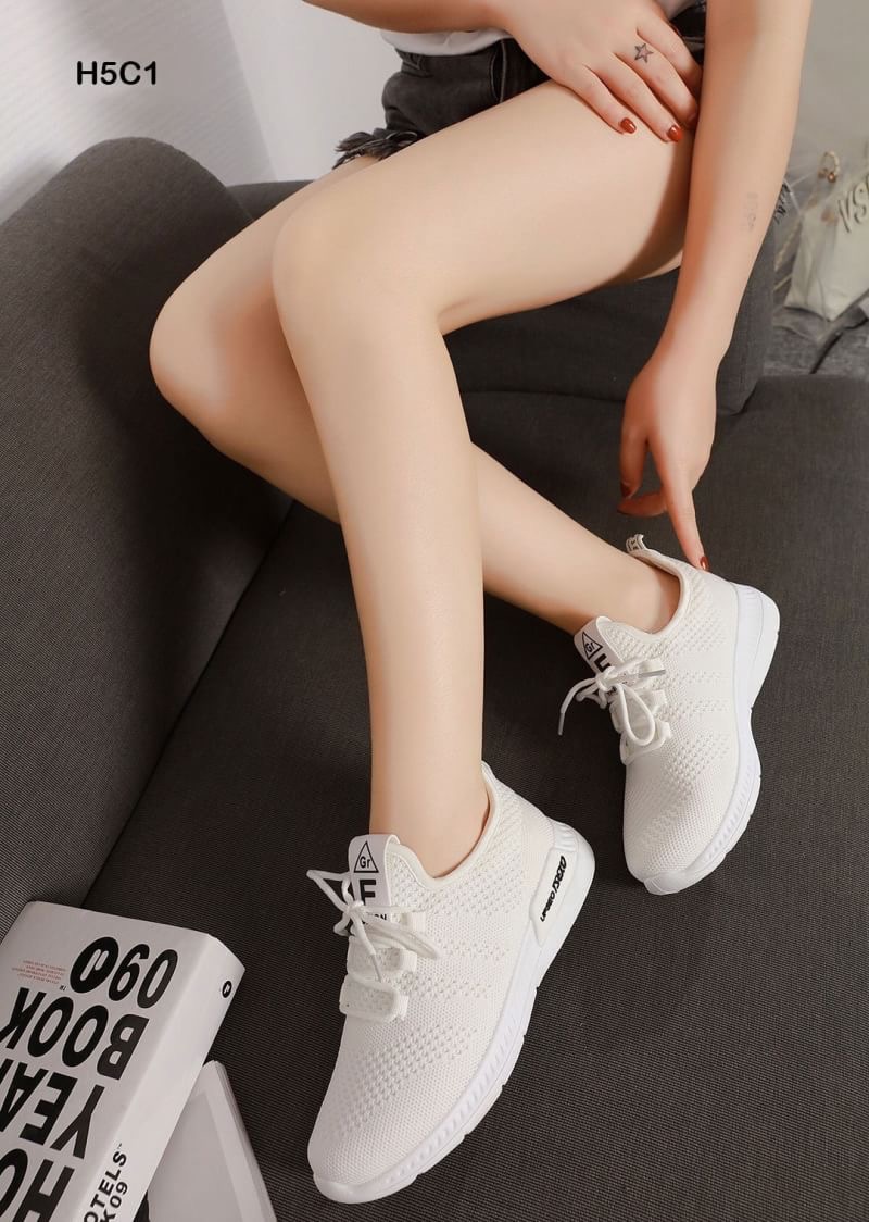 สินค้าพร้อมส่ง มาใหม่จ้าา รองเท้าผ้าใบแฟชั่น งานผ้าระบายอากาศ แต่งเชือกเพิ่ม ความกระชับจ้า พื้นยางขอบยางกันลื่น งานสวย ลุคหวาน เท่ห์ ลงตัวจ้าา