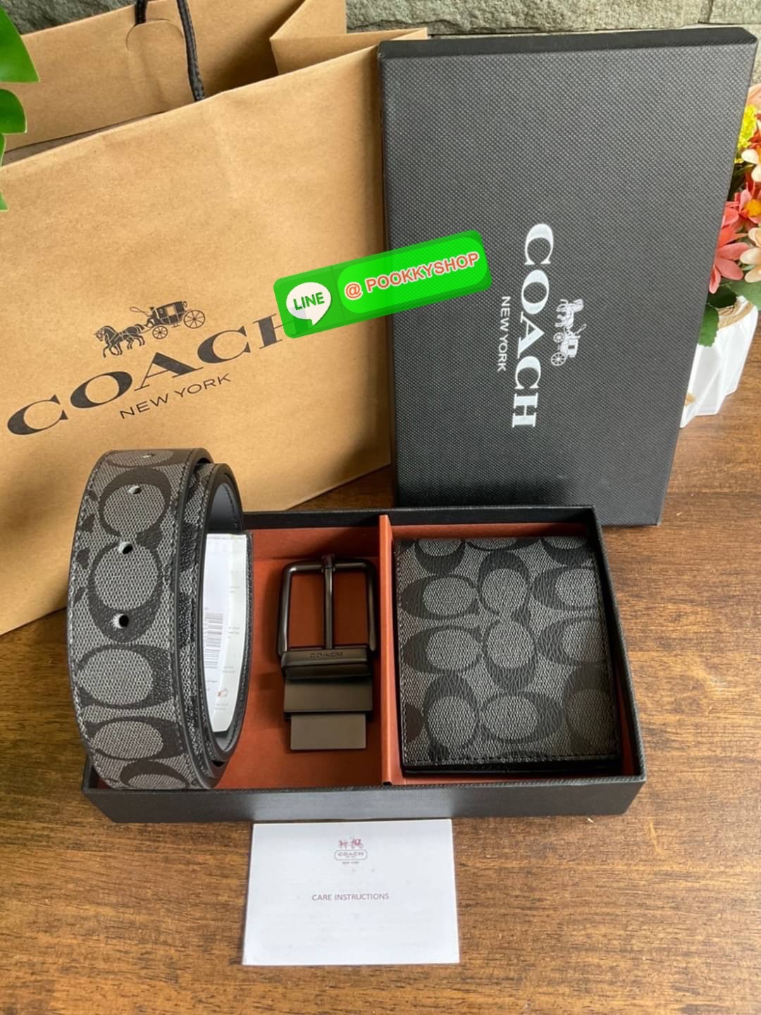 Coach Short Wallet with Belt Set ซื้อ1ได้ถึง 2 💕 Coach Box Set เซตสุดคุ้ม!! มาพร้อมกล่องสุดหรู กระเป๋าสตางค์ + เข็มขัด ชุดกระเป๋าสตางค์ใบสั้น และ เข็มขัด ปั้มโลโก้แบรนด์ คุณภาพดี💕 โดดเด่นด้วยดีไซน์เรียบหรู และ มีเอกลักษณ์เฉพาะตัว กระเป๋าสต