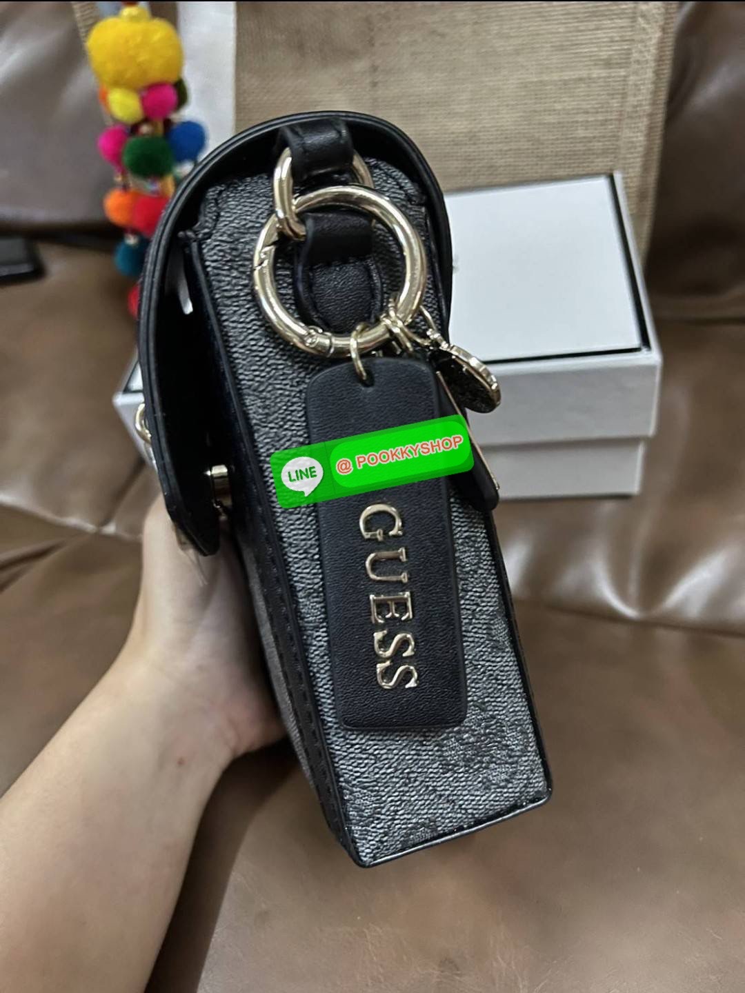 GUESS ฮอตและปังกว่านี้ไม่มีแล้ว!! กระเป๋าเอนกประสงค์ สำหรับใส่โทรศัพท์ ใส่เงิน ขนาดพกพาดีงาม!! บอกเลยว่าสวยทุกสี มาครบเซ็ทพร้อมส่งต่อเป็นของขวัญได้เลยค่า