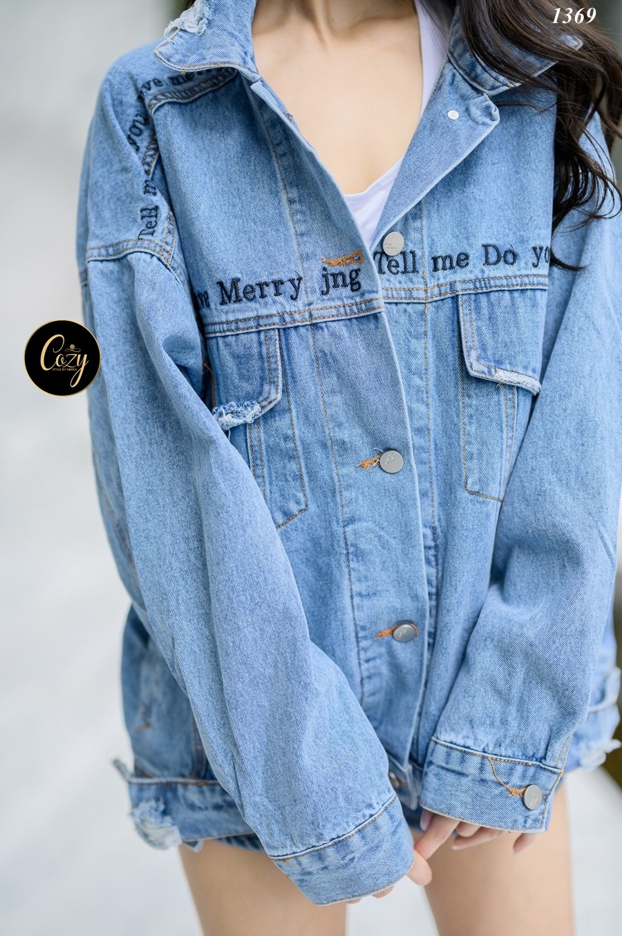 เสื้อแฟชั่น เสื้อยีนส์ฟอกทรง Oversize แขนยาวกระดุมปั๊มปลายแขน อกผ่าหน้าติดกระดุมปั๊ม 5 เม็ด