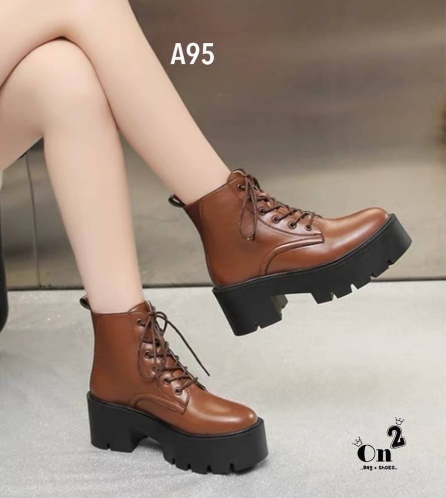 ลุคสนามบินออกบ้านทั้งทีรองเท้าต้องไม่ธรรมดาคร่า บูทส้นตึก เที่ยวเขา แค้มป์ปิ้งเดินป่า เช็คอินรีสอท หรือคาแฟ่สวยๆฟิวเมืองนอกเกร๋ๆ ถ่ายรูปสวยมากกและที่สำคัญบูทคู่นี้สวยแมทช์กับชุดได้ง่ายมากๆค่ะ