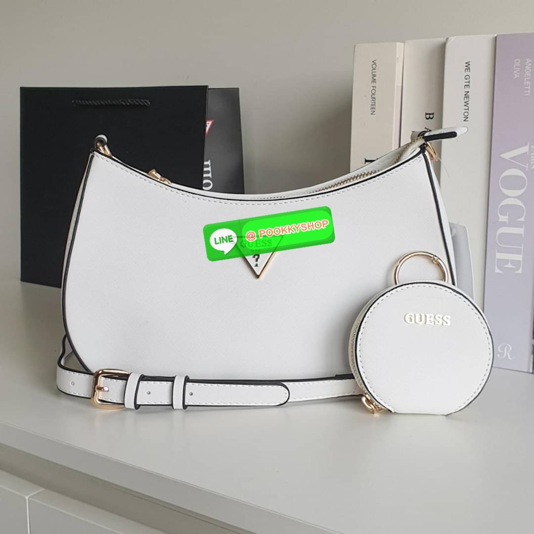 รุ่นใหม่ล่าสุด! GUESS ALEXIE TOP ZIP SHOULDER BAG กระเป๋าทรงยอดฮิต ซื้อ1ได้ถึง2ไอเท็ม วัสดุตัวหนังลาย SAFFIANO สวยหรู เปิดปิดด้วยซิปยาว ด้านในใส่กระเป๋าสตางค์ยาว มือถือได้ทุกรุ่น พร้อมช่องซิปและช่องใส่บัตรแยกให้ เพิ่มความน่ารักด้วย กระเป๋าใส่เหรียญใบเล็กท