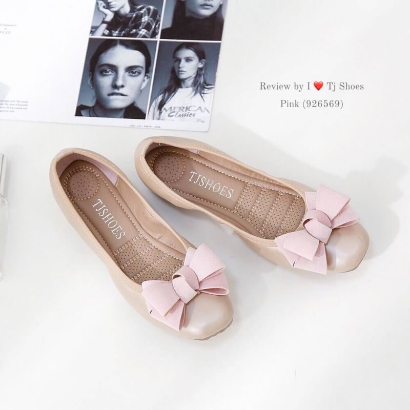 ใครชอบเกร๋ๆน่ารักๆ ใส่นุ่มเบาสบายต้องคู่นี้เลยจร้า พร้อมส่ง รองเท้าคัชชูเพื่อสุขภาพ รุ่นนี้เป็นงานสั่งทำพิเศษใช้วัสดุเกรดดีทั้งคู่ หนังนิ่มมากกกกก ส้นเกรด A น้ำหนักเบา พื้นบุนิ่มมีรูระบายอากาศใส่แล้วไม่อับเท้า ใส่นุ่มเดินสบายเท้ามากๆใส่แล้วปังมว๊ากพูดเลย