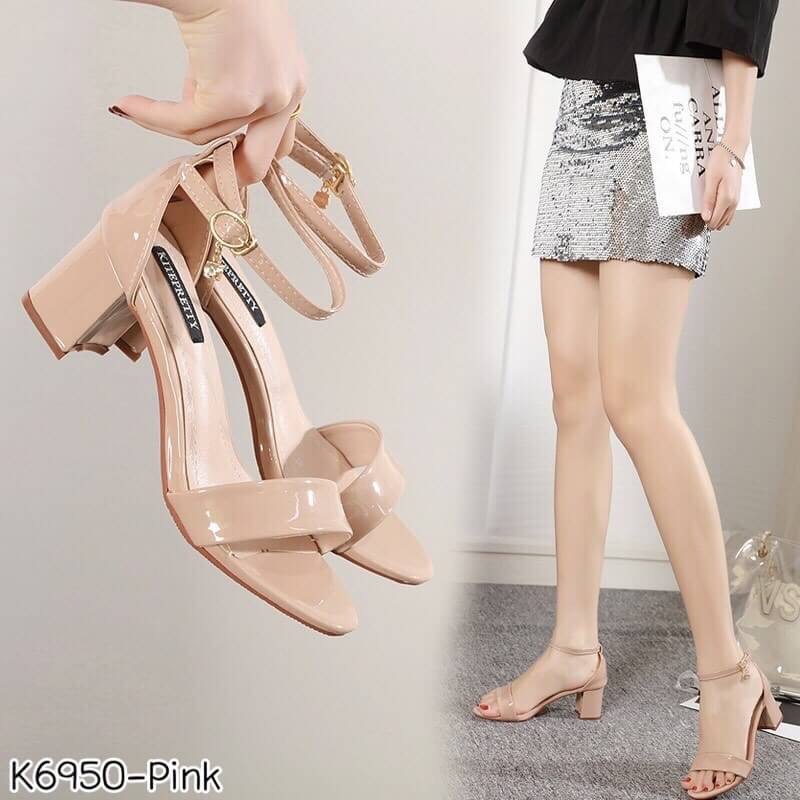 สินค้าพร้อมส่ง มาใหม่จ้าา รองเท้าสไตล์เกาหลีงานนำเข้า งานหนังแก้วแววๆ คาดหน้า เพิ่มสายรัด ข้อเท้าแบบเกี่ยว ปรับระดับได้ เสริมส้น 2.5 นิ้ว มี 2 สีจ้า ใส่ทำงาน ใส่ออกงานได้จ้า