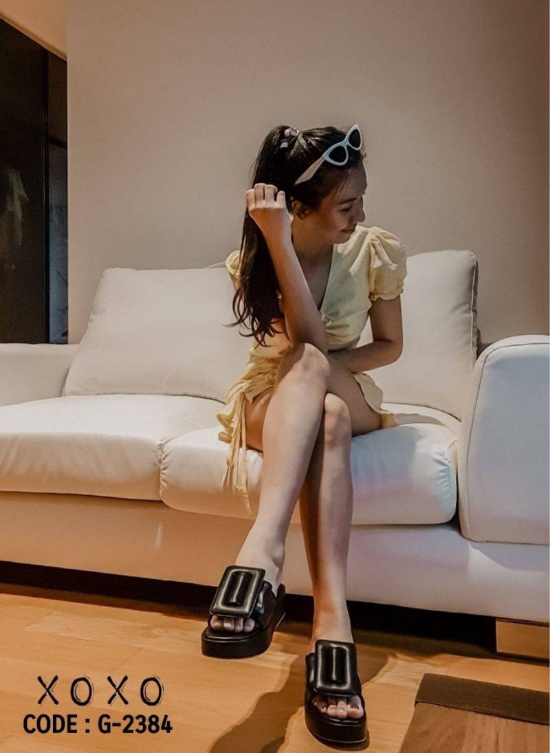 สินค้าพร้อมส่ง พื้นตีแบรนด์ : Boyy มันต้องมีคะ น้องน่ารักมาก นุ่มมากก(ก.ล้านตัวเลย) ใส่สบายส้นเตารีด ไม่เขย่งเท้า แมทส์ชุดง่าย น้ำหนักเบามาก วัสดุหนัง PU เข็มขัดใหญ่ที่ลูกค้าตามหาเยอะที่สุดคะ ราคาเบา งานสวยเกินราคาเลยจร้า