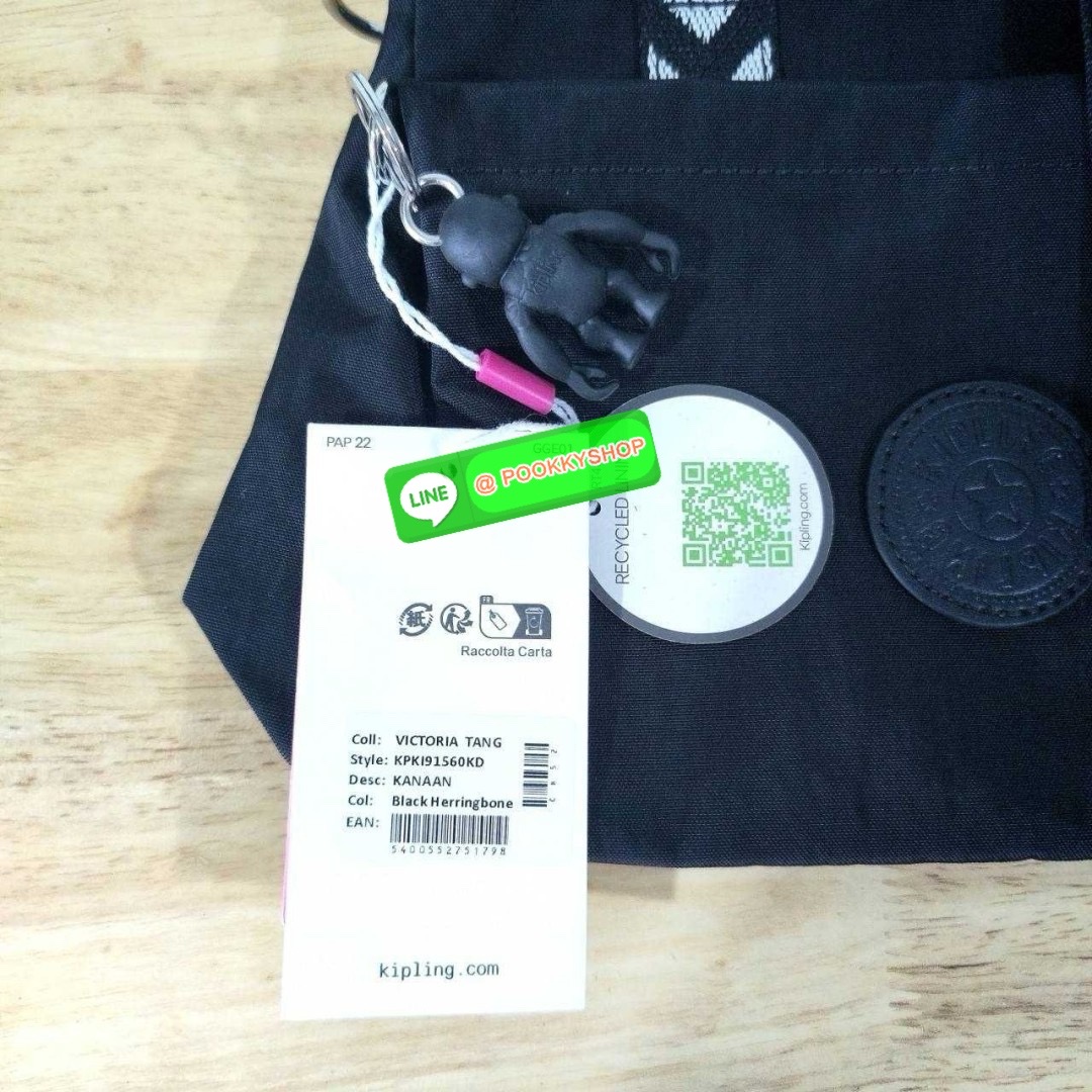 Kipling Kanaan กระเป๋าถือหรือสะพาย ขนาดเล็ก กะทัดรัด ดีไซน์เรียบ หรู วัสดุ ด้านนอก Nylon+ ซับใน Recycled Polyester มีช่องแยกใช้งานหลายช่อง ประกอบด้วย -ช่องซิแด้านหน้า 1 ช่อง -ช่องใช้งานหลักด้านใน 1 ช่อง พร้อมช่องแยกจัดเก็บ และ ช่องซิปย่อย -ด้้านหลังมีช่อง