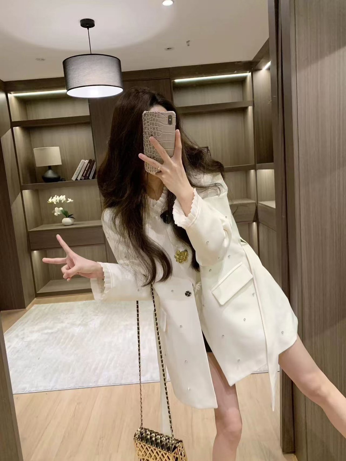 ชุดเซทแฟชั่น ชุดเซต เนื้อผ้างานสูทอย่างดี สวมใส่สบาย เสื้อแขนยาวดีเทลแต่งระบายรอบคอและปลายแขน