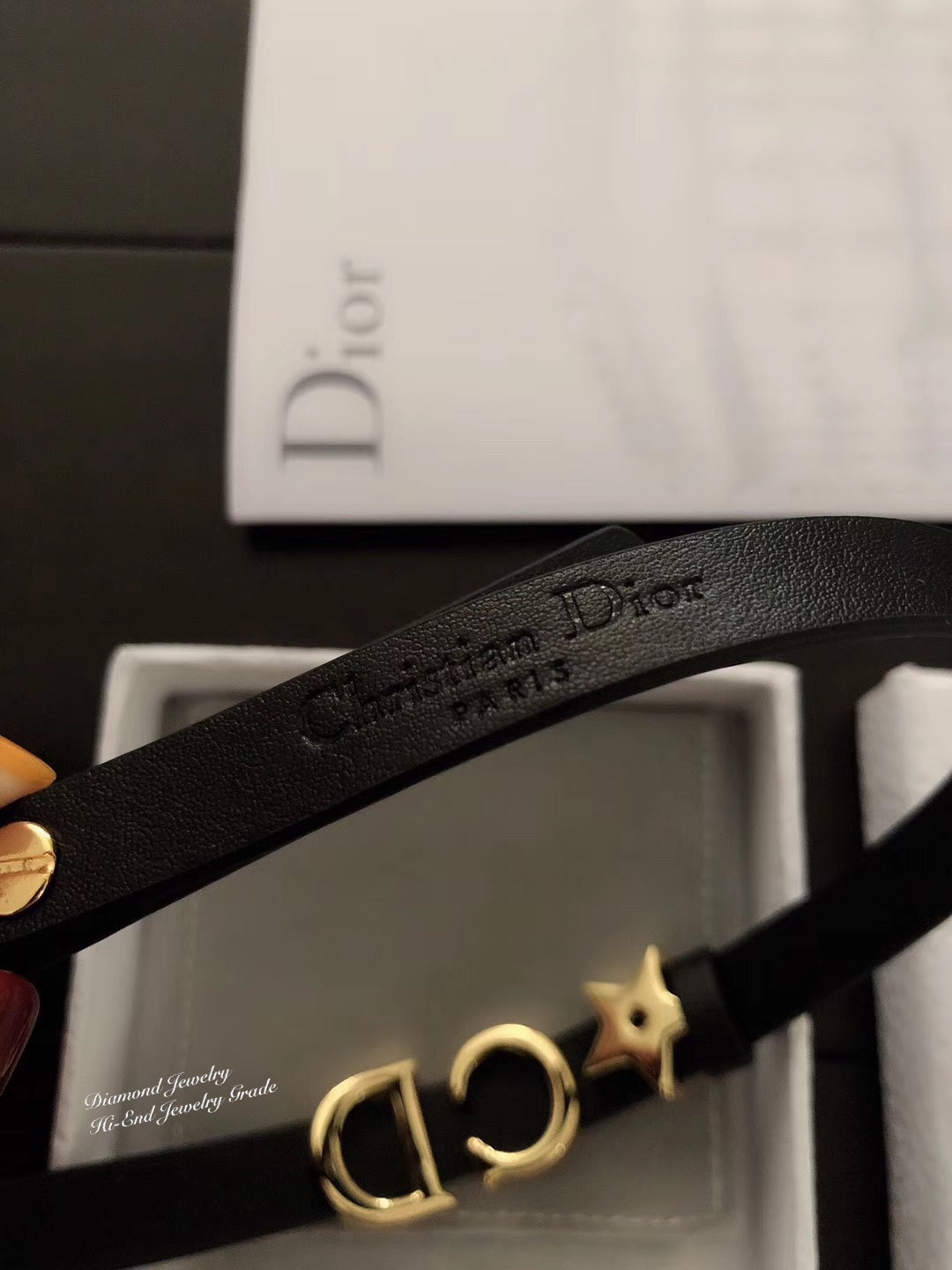 Super Hi-End Quality !!!!! ((งาน 1:1 เหมือนแท้ที่สุดในท้องตลาด)) Dior Bracelet กำไลข้อมือหนังดิออ คอลล่าสุดค่ะงานอย่างใส่ออกมาน่ารักมากๆค่ะ มีแสตม Dior สวยเป๊ะ งานสวยๆจาก Dior สาวกดิออพลาดไม่ได้เลยนะคะ ใส่ได้ตลอดไม่มีตกยุคคร๊าา อะไหล่สีทอง หรูหรา สาวๆห้าม
