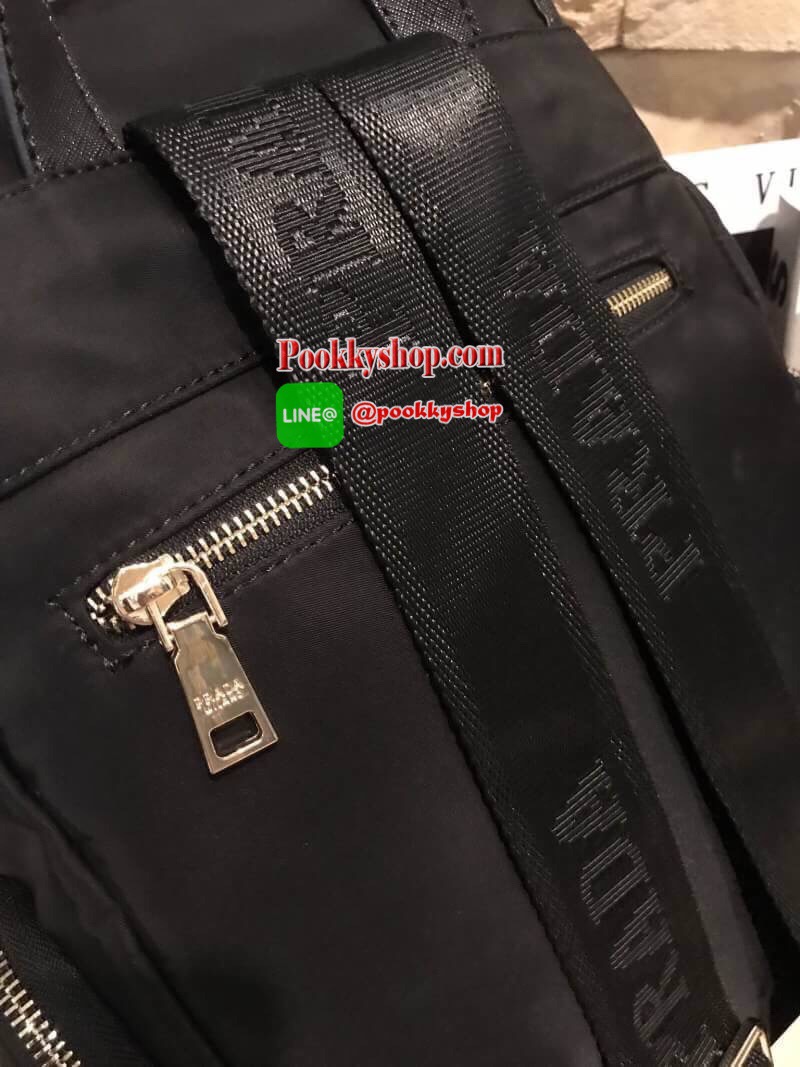 Don't Miss! Best Seller! PRADA DRAWSTRING BACKPACK กระเป๋าเป้ Gift With Purchase พรีเมี่ยมกิ้ฟจากเคาน์เตอร์ต่างประเทศรุ่น Limited edition วัสดุ Nylon เนื้อหนาคุณภาพดีตามแบบฉบับของแบรนด์ ขนาดใหญ่กำลังดี น้ำหนักเบา ด้านหน้ามีโลโก้แบรนด์อะไหล่ทองหรู มีช