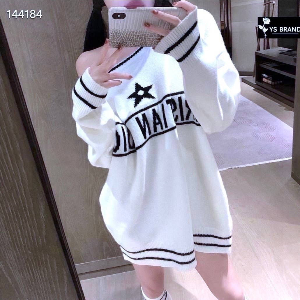 ชุดเซทแฟชั่น เดรสไหมพรมแขนยาวคอ ผ้าไหมพรมยืดเนื้ออย่างดี พร้อมถุงเท้าใส่เข้า Set