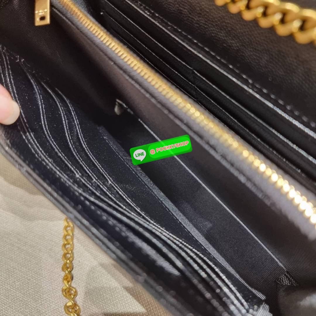 New in!! Yves Saint laurent envelope quilted with chain กระเป๋าสะพายพรีเมี่ยมกิ๊ฟ จากเคาน์เตอร์ vip dutyfree ทรง woc สุดฮอต ในดีไซน์ใหม่ ดีเทลเย็บสวยคม โดดเด่นกว่าใครแน่นอน วัสดุหนัง pepble ทนทาน ใช้งานง่ายเพียงแค่เปิด-ปิดด้วยกระดุมแม่เหล็ก ภายในแบ่งสัดส่