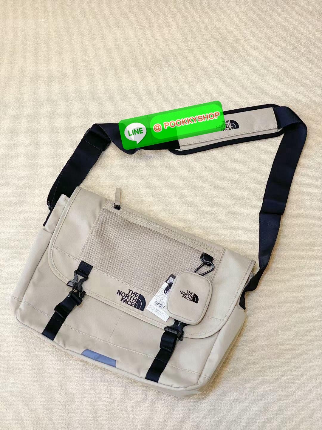 he North Face SUPER MESSENGER BAG L NN2PQ00J BLACK UNISEX 🔖กระเป๋าสะพายข้างมัลติฟังก์ชั่น! ทันสมัยและใช้งานได้หลากหลาย Item ที่ต้องมีเมื่อออกไปข้างนอก! ใช้งานได้จริงและมีสไตล์อเมริกันเทห์สุดๆ สามารถใช้ได้ทั้งผู้หญิงผู้ชาย สะพายไปทำงานไปเรียน เที่ย