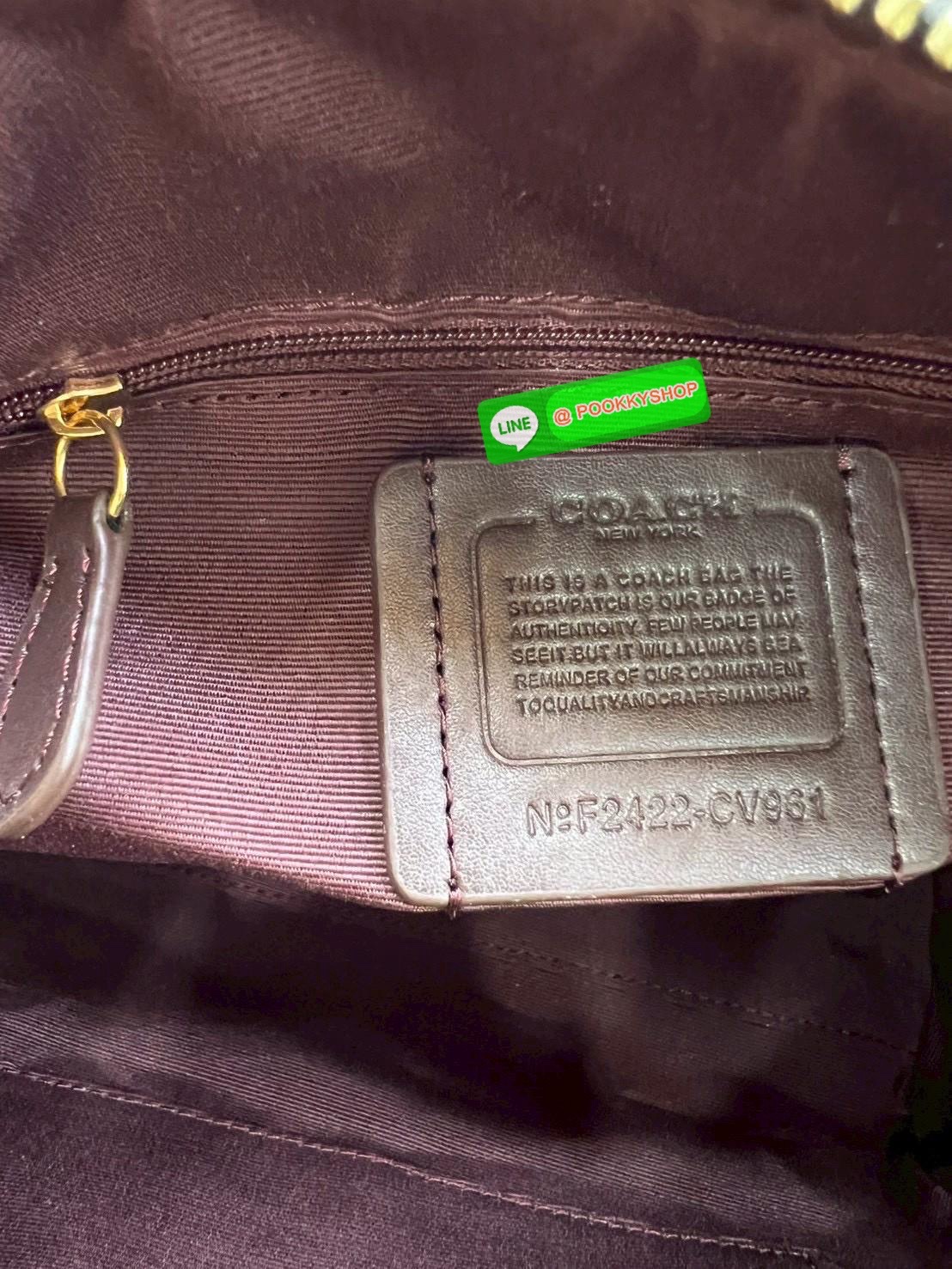 COACH ROWAN SATCHEL IN SIGNATURE CANVAS จุดเด่นของกระเป๋าทรงsatchel bag คือรูปทรงของกระเป๋าดูแข็งแรง มั่นคง ไม่เสียทรงง่าย มาพร้อมหูหิ้วที่ด้านบนของกระเป๋า ลายแคนวาสที่เป็นซิกเนเจอร์แบบเอกลักษณ์ ช่องใช้งานทุ้งภายในและภายนอก นอกจากนี้ กระเป๋าประเภทนี้ยังมี