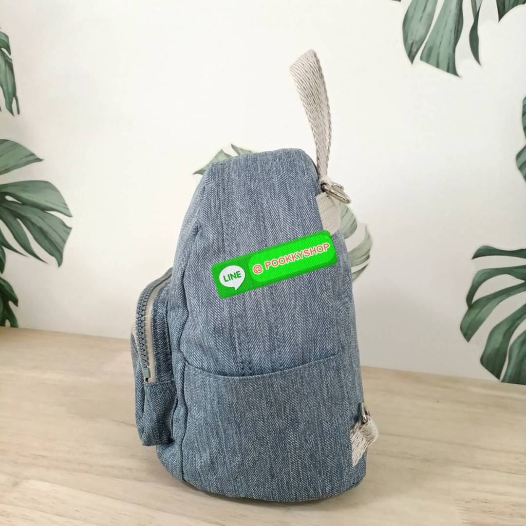 KIPLING Basic Mini Backpack กระเป๋าเป้ใบเล็กกระทัดรัด ขนาดมินิ วัสดุ Nylon + ซับใน Polyester มีหูหิ้ว สามารถสะพายข้าง หรือ สะพายหลังได้ -ช่องซิปหน้า -ด้านข้างมีช่องของเล็กน้อย หรือ ใส่ขวดน้ำใบเล็กทั้ง 2 ด้าน -ซิปหลัก โล่งกว้าง มีสายคล้องพวงกุญแจ พร้อมช่อง