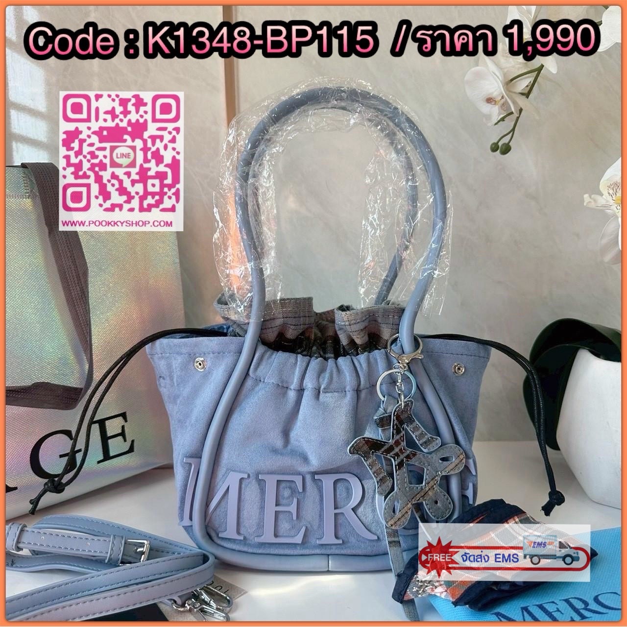 A Day Bag Mini’ in suede กระเป๋าหนังกลับเนื้อเนียน สายเกาหวานปนเท่ MERGE คอลเลกชันพิเศษ ดีไซน์เก๋พร้อมพวงกุญแจลายพิเศษ เข้าเซ็ตสุดคุ้ม!ใบเล็กสามารถ พกพาง่าย น้ำหนักเบา กระเป๋าหูรูดด้านใน ผลิตจากผ้าลายสก็อต ตัวกระเป๋ามี Snap ด้านข้าง ที่สามารถพับปีกกระเป๋า