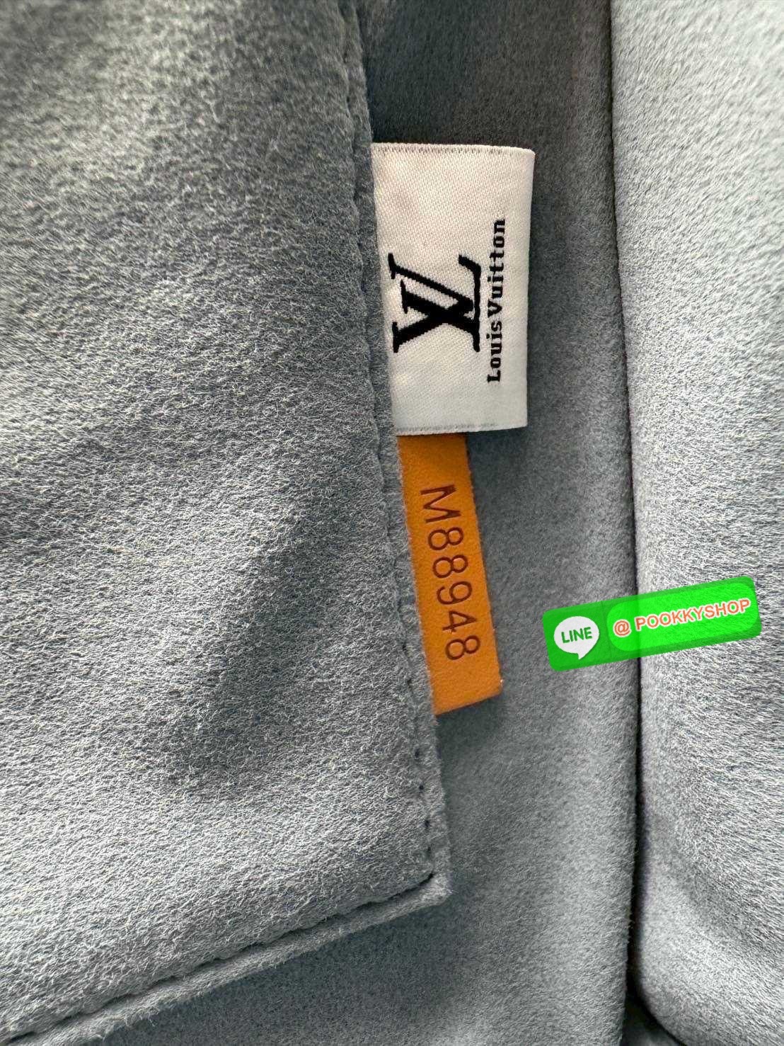 🕊️ LV Onthego Denim Vintage Tote Bag กระเป๋าทรงโท้ทเดนิมสไตล์วินเทจ รุ่นใหม่ปั้มลายโมโนแกรมบนเดนิมสุดไอคอนิก ที่ใครเห็นต้องเป็นคลั่งรัก ผู้ดี หรูหราได้ทุกลุค ทุกสไตล์ มาพร้อมหูจับในตัวภายในโล่งกว้างมาก จุของได้แบบสบายๆ จะโอกาสไหนๆ ก็หยิบมาใช้ได้แบ