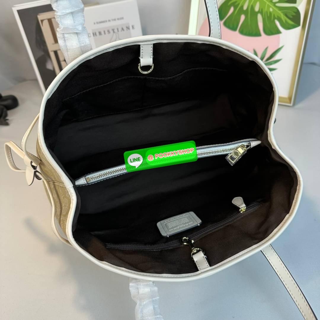 กระเป๋าสะพายไหล่ CCOACH DRAWSTRING CARRYALL IN SIGNATURE COATED CANVAS ( COACH F57842 ) กระเป๋าถือหนังเคลือบลายเซ็น ด้านในมีซิป ใส่โทรศัพท์ และมัลติฟังก์ชั่น กระเป๋า ช่องซิปกลาง Dogleash คลิปปิด ซับในผ้า