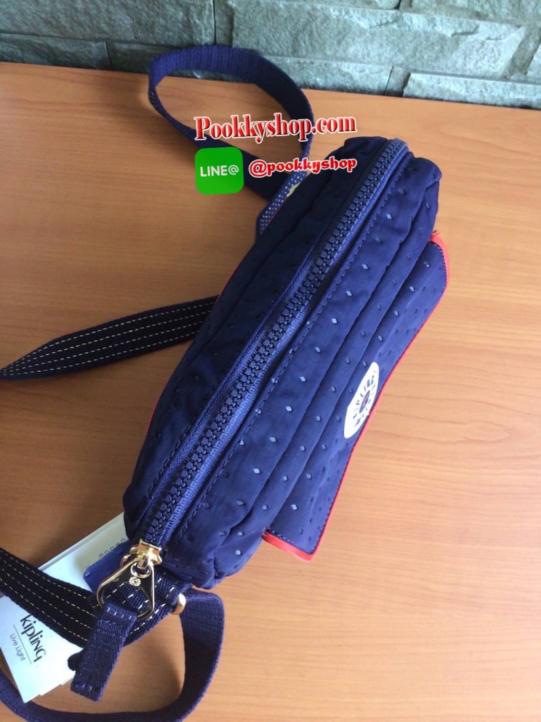 🚚 พร้อมส่ง 🚚 Kipling Little Box Kicks Lm Bag K13446 คอลเลคชั่นใหม่ล่าสุดสไตล์ Shoulder bag ขนาดกำลังน่ารัก ด้านหน้าออกแบบน่ารัก ช่องใส่ของด้านหน้า 1 ช่อง เปิดปิดด้วยตัวล็อคทันสมัย อะไหล่ปั้มแบรนด์ ช่องหลักใช้งานเปิดปิดด้วยซิปรูด ที่จับซิปป