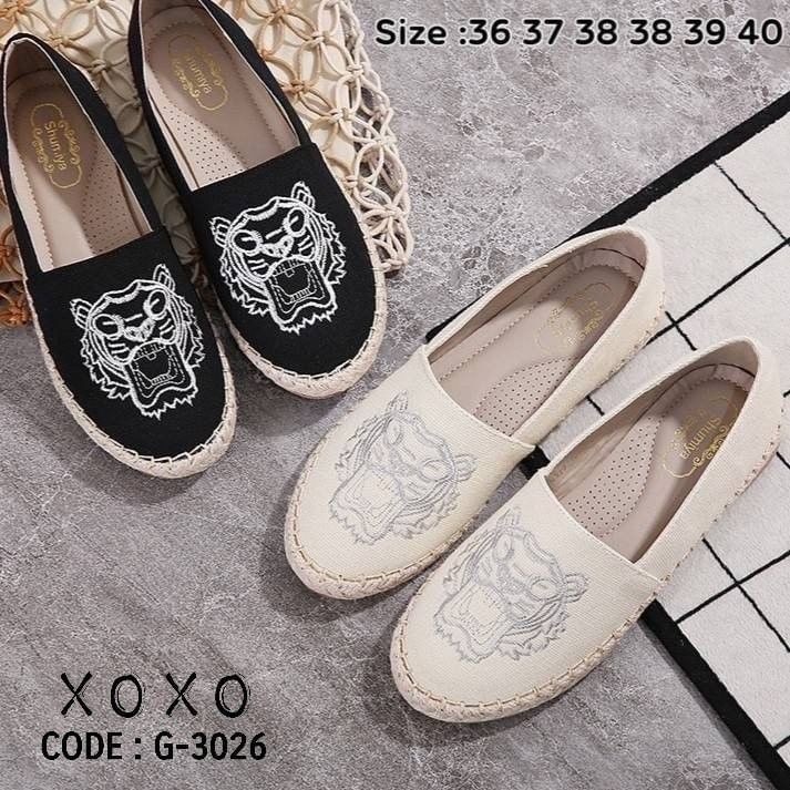 สินค้าพร้อมส่ง คัชชูผ้าแคนวาส ปักหน้าเสือ ผ้านุ่มใส่สบาย ด้านในเย็บนวม พื้นนุ่ม แมทส์ชุดง่าย ใส่เสื้อผ้าได้หลากหลาย