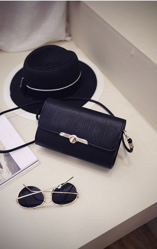 กระเป๋าสตางค์ กระเป๋าคลัชมือ กระเป๋าสะพายข้าง สีดำ เนื้อสวย เรียบหรู คุณหนูมากๆคะ size :ยาว19*สูง12*หนา 6cm