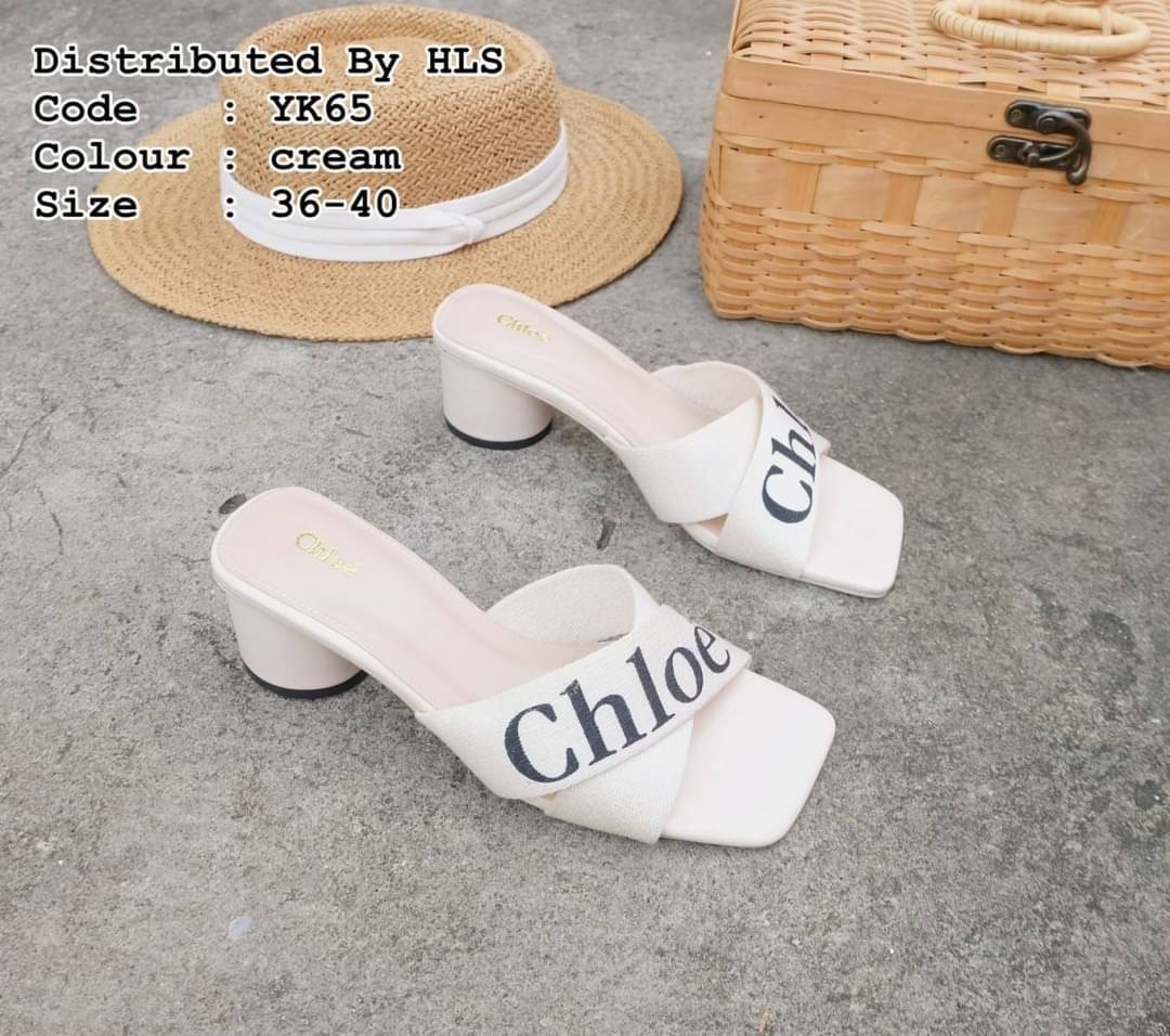 งานรีพีท มาแล้วคะ พร้อมส่งคร่าา รองเท้าส้นสูง maxi ส้นแท่งกลม 2" ทรงสวม สายคาดไขว้ผ้าแคนวาส พิมพ์ลาย chloe' สวยเก๋มากๆ พื้นปั๊มแบรนด์ ใส่สบายมากๆ ใส่สบายๆๆชิวๆ