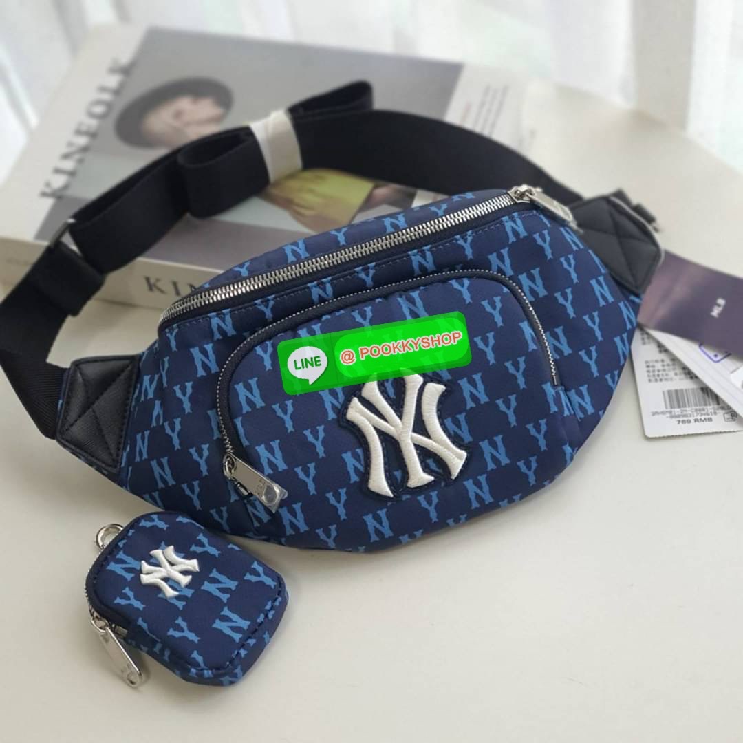 New collection!!! MLB MONOGRAM HIP SACK NEW YORK YANKEES กระเป๋าทรงคาดอก คาดเอว สะพายไหล่ จากแบรนด์ดัง MLB เป็นรุ่นยอดฮิต อีกคอลเลคชั่นที่ขายดี วัสดุ ผ้า NYLON กันน้ำ ด้านหน้าปักโลโก้แบรนด์ อะไหล่แบรนด์ ด้านใน มีช่องซิปแยก 1 ช่อง และ ช่องหลักใหญ่ 1 ช่อง ม