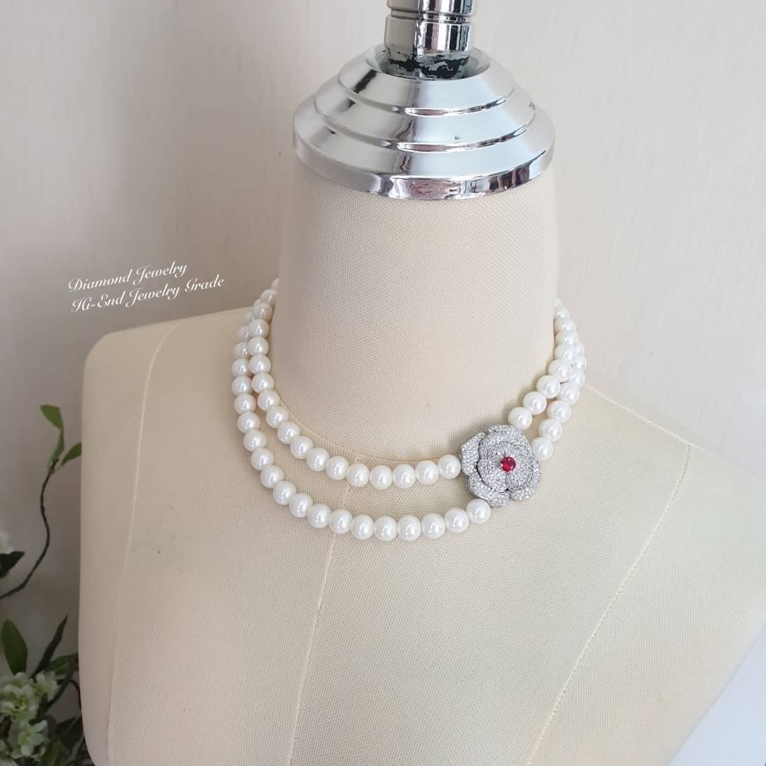 Hi-End Quality !!!!! สร้อยมุกประดับจี้งานเพชร CZ แท้ค่ะ สวยเป๊ะมากๆๆค่ะ มุกญี่ปุ่นเงาวิ้งสวยเหมือนมุกแท้เลย มุกเคลือบ 3 ชั้น จี้มุกประดับเพชร CZ แท้ เพชรละเอียดฝังอย่างดี ไฮโซที่สุดในสามโลก เรียบๆดูดีมากค่ะ มีติดบ้านไว้เลยนะคะสาวๆ รุ่นนี้ขอแนะนำเป็น Must