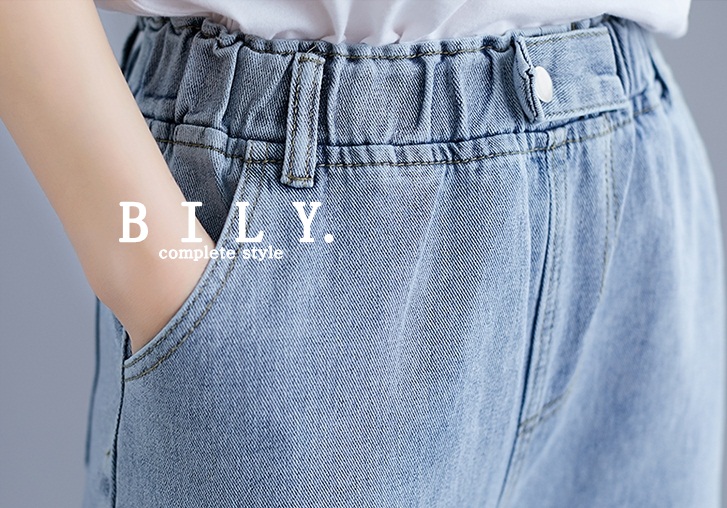 เข้าเพิ่มรอบ 2 !!! NEW ARRIVAL complete style by BILY กางเกงผ้ายีนส์เดนิมเนื้อนุ่มไม่แข็ง เอวยืดอย่างดี กางเกงดูคิ้วส์แต่งกระดุมหลอกด้านหน้า กระเป๋าข้าง กระเป๋าหลัง งานผ้าญี่ปุ่นนำเข้า ทรงสวยเท่ชิค งานน่ารัก ใส่สบายค่ะ
