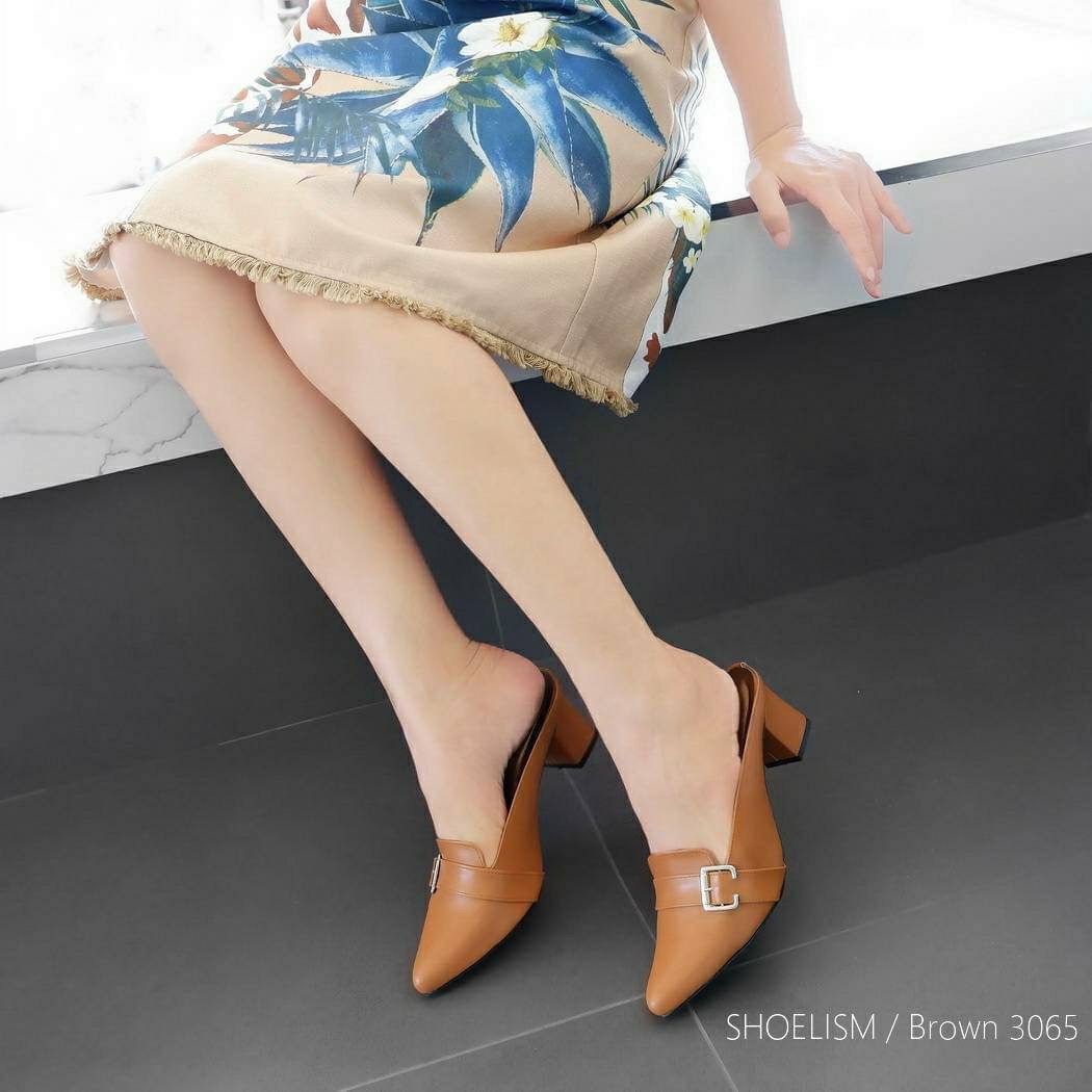 แบบขายดี รองเท้าคัชชูหน้าเรียว ใส่แล้วสวย ดูดี ไปหมดทุกองศา! ใส่สบาย ไม่หลุดเทรนด์ อัพลุคให้ดูเป็นสาวมั่นเต็มตัวเก๋ ใส่กับกระโปร่งก็แมท ใส่กับกางเกงก็ดูมีสไตล์ !!