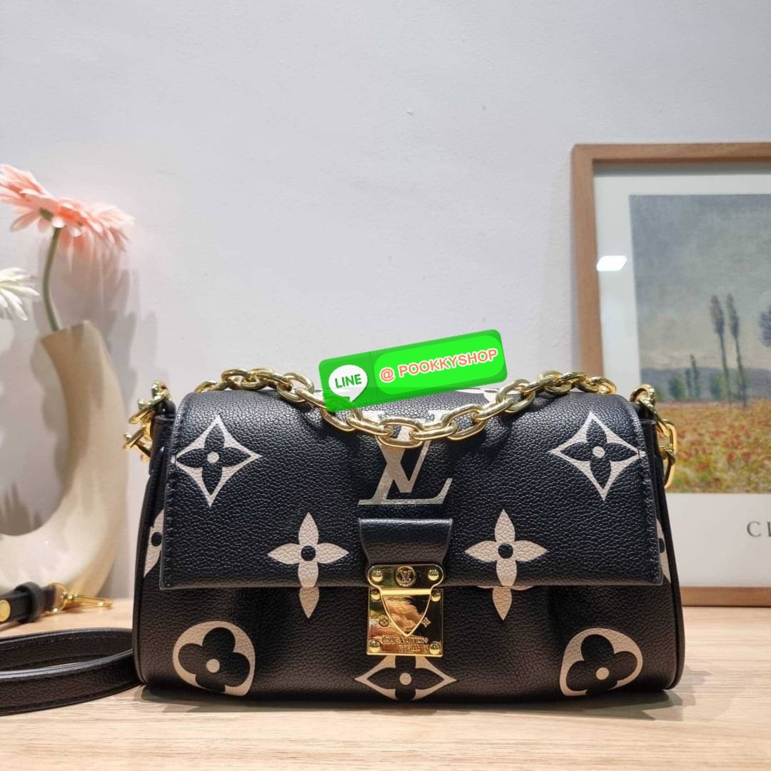 New in กระเป๋าสะพายคอลใหม่ล่าสุด สวยหรู ดูแพง ดีไซน์รูปทรงออกมาให้ใช้งานได้ง่าย เปิด-ปิดด้วยอะไหล่แม่เหล็ก ภายในโล่งกว้าง ใส่ของสำคัญได้ครบ มาพร้อมสายสะพายถึง 2 แบบ สายโซ่สะพายไหล่อัพความหรู และสายหนังที่ปรับยาวสั้นได้ สะพายข้างชิลๆก็ดูดี จัดให้พร้อมเสิร์