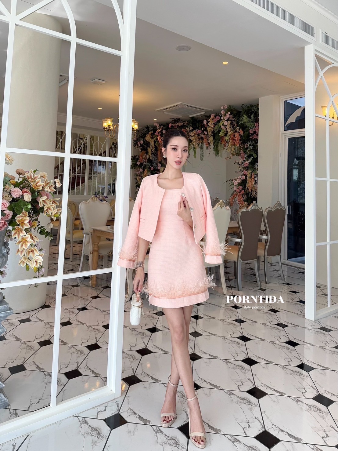 ชุดเซทแฟชั่น ชุดเดรส2ชิ้นผ้าทวีต งานเดรสชมพู มีเสื้อคลุมให้กระดุมเสื้อคลุมด้านหน้ากระดุมเพชร