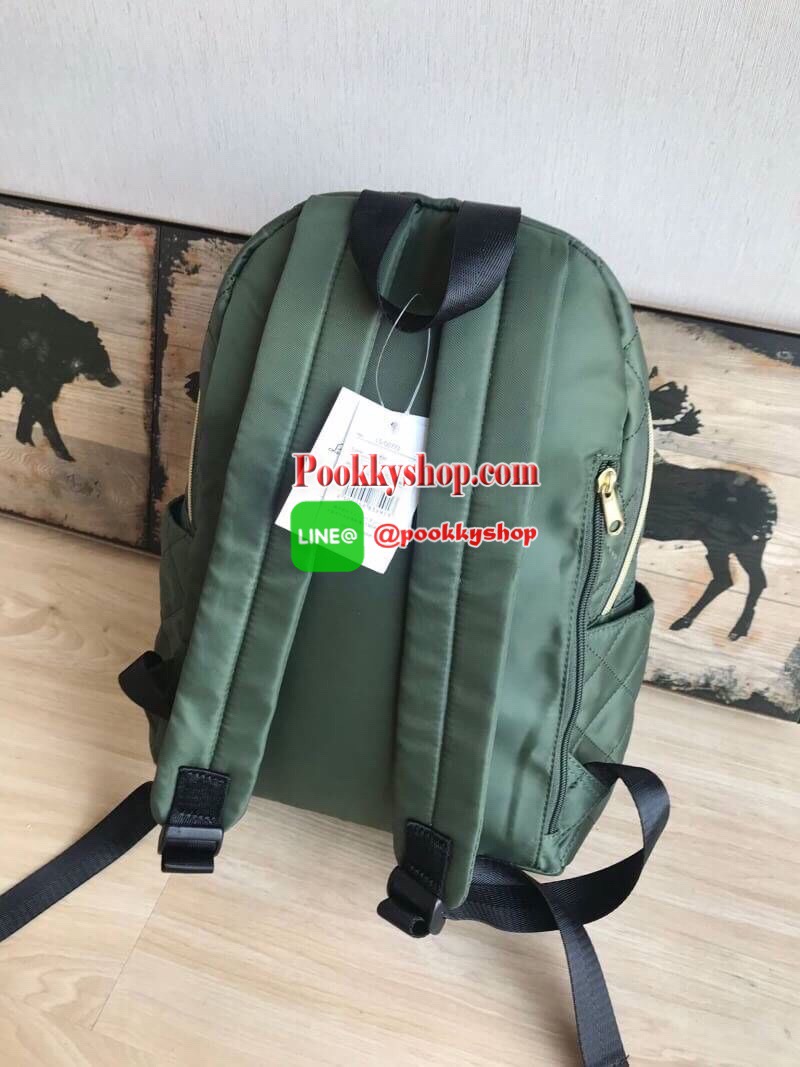 Anello & Legato Largo Nylon Tone Quilting Rucksack รุ่นใหม่ล่าสุดจากเครือ Anello วัสดุไนล่อนเนื้อดี สัมผัสสบายมือ น้ำหนักเบา ด้านข้างมีช่องใส่ขวดน้ำ ด้านหน้า1ช่องซิป ช่องใหญ่เปิดปิดด้วยซิปคู่ ภายในมีช่องแยกเป็นสัดส่วน มีช่องซิปด้านหลังเพื่อหยิบจับของภายใน