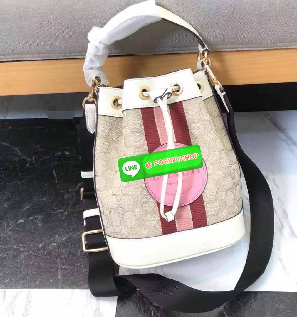 New arrival! 🌈น้องใหม่ล่าสุด สวยหรู ดูดีมากๆค่ะ! COACH DEMPSEY DRAWSTRING BUCKET BAG ((C4100//C4102)) พร้อมส่งที่ไทยค่ะ! กระเป๋าทรงขนมจีบ หนังแท้นิ่มสวยมากๆค่ะ จุดเด่นด้านหน้าปั้มโลโก้แบรนด์ ปากกระเป๋าแบบหูรูดใช้งานง่าย ภายในสามารถใส่ของจำเป็นในชี