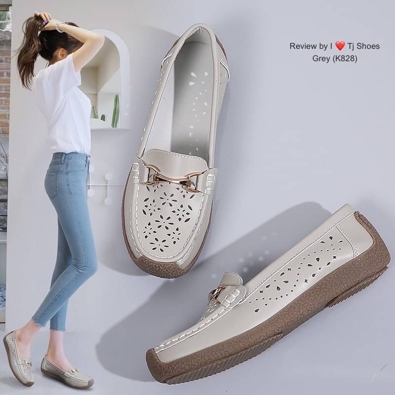 พร้อมส่งรุ่นนี้เกร๋มาก ขายดีมากบอกเลยจ้า !!! รองเท้าผ้าใบเพื่อสุขภาพนำเข้า น้ำหนักเบา หนังนิ่มมากๆ สวมใส่ง่ายใส่นิ่มสบายสุดๆ ส้นยางอย่างดีช่วยลดแรงกะแทกได้ดี จับแมทกับชุดง่าย ใส่แล้วดูเกร๋มากๆ แถมใส่ได้ตลอด ไม่มีเอ้าท์ ของจริงงานดี สวยตรงปกแน่นอน เพราะทาง