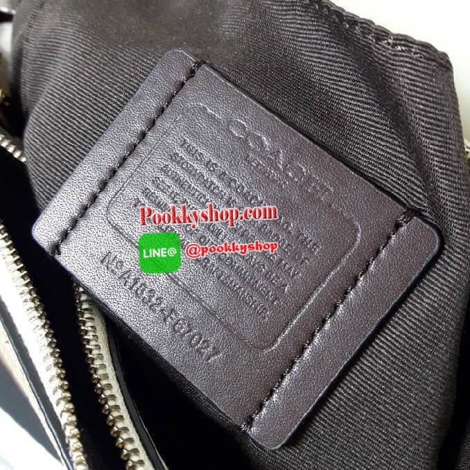 COACH F67027 MINI SURREY CARRYALL IN SIGNATURE CANVAS (COACH F67027) รุ่น 9 นิ้ว Coach ทรง prada รุ่นนี้มี 2 ซิป และช่องใส่ของด้านในเยอะมากๆ เกินคุ้มเลยทีเดียว พลาดไม่ได้แล้วววว ✔หูจับยาว4นิ้ว ✔สายสะพายยาว23นิ้ว