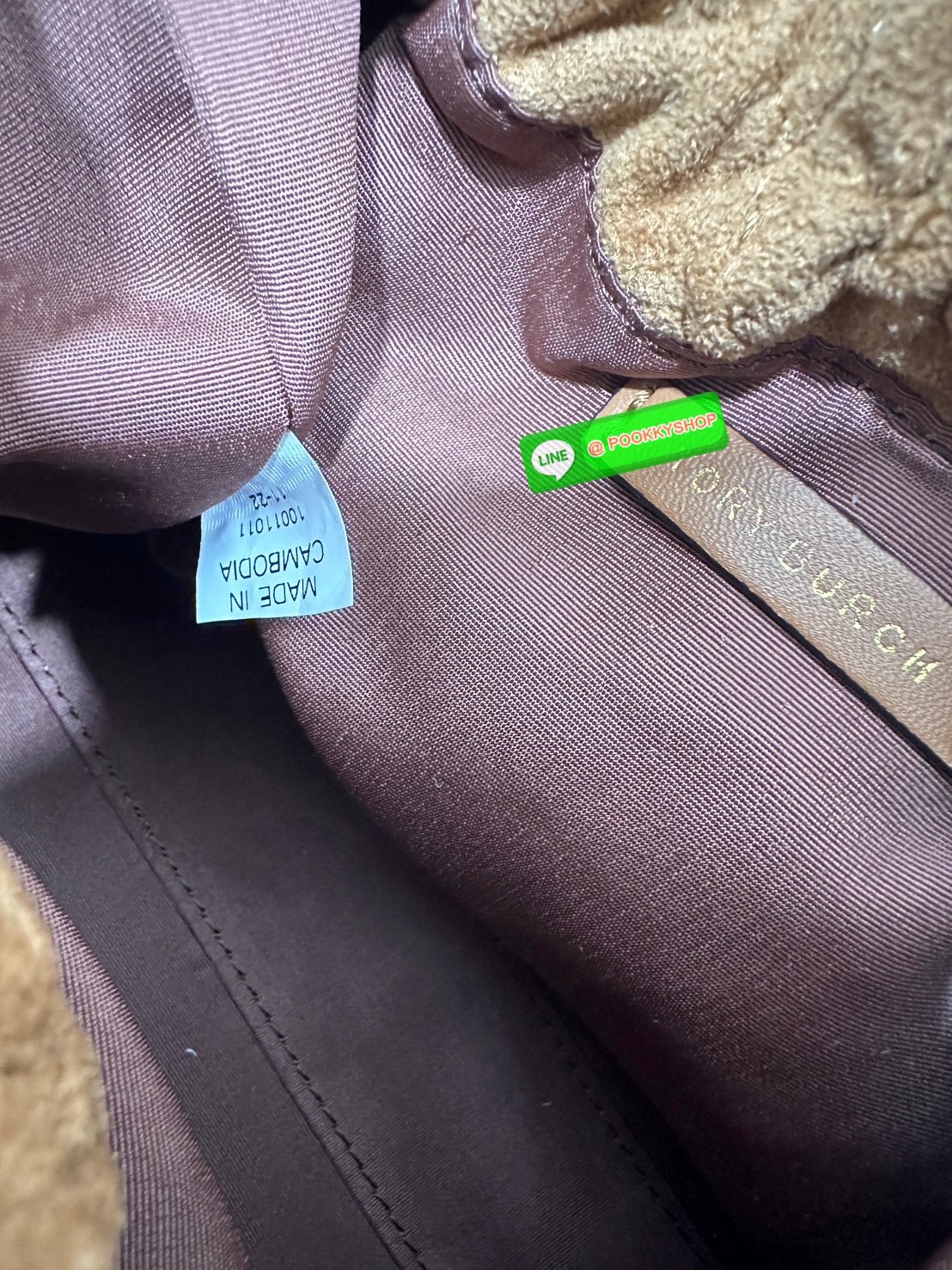 Tory Burch Fleming Drawstring Bag ผลิตจากหนังนิ่ม ตกแต่งด้วยลายไดมอนด์และสายโซ่