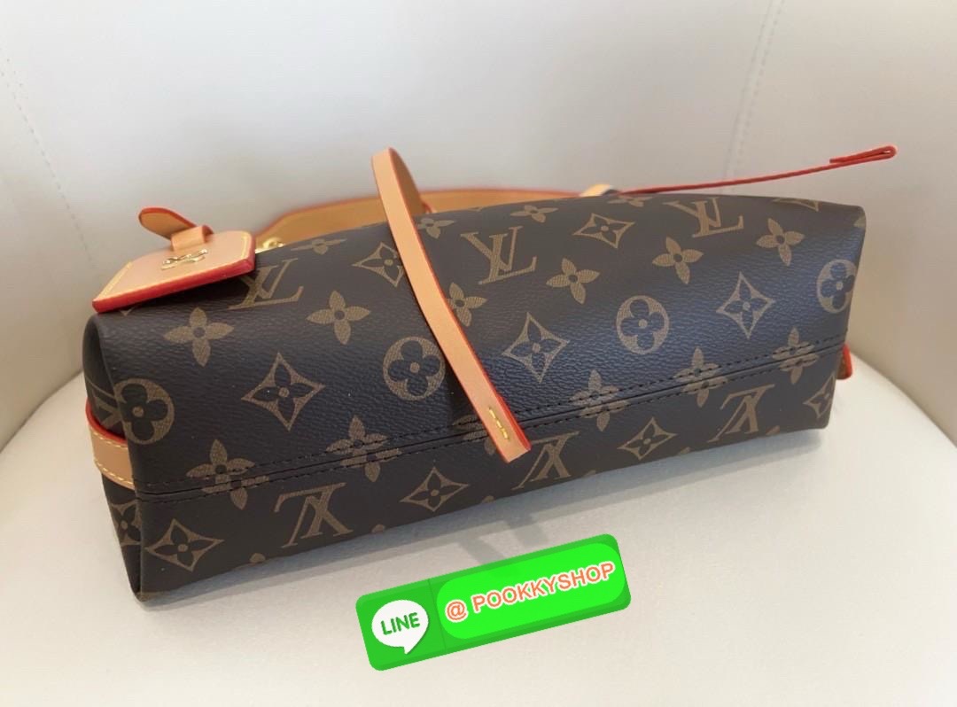 หมดรอบนี้ไม่เข้าแล้วน๊าาราคาดีงาม! LOUIS VUITTON CARRYALL BB BAG((VIP gift ตปท.)) 🔖พร้อมส่ง! ใบกลางกำลังดี พกพาได้ทุกๆวัน ไม่ใหญ่เกินตัวไปค่ะ หนังแท้ หนังนิ่มสวย น้ำหนักเบา! 🔖สายสะพายรุ่นใหม่นี้แบบอะไหล่ทองลายโซ่สวยมากๆ ต่อสายแบบหนังค่ะ