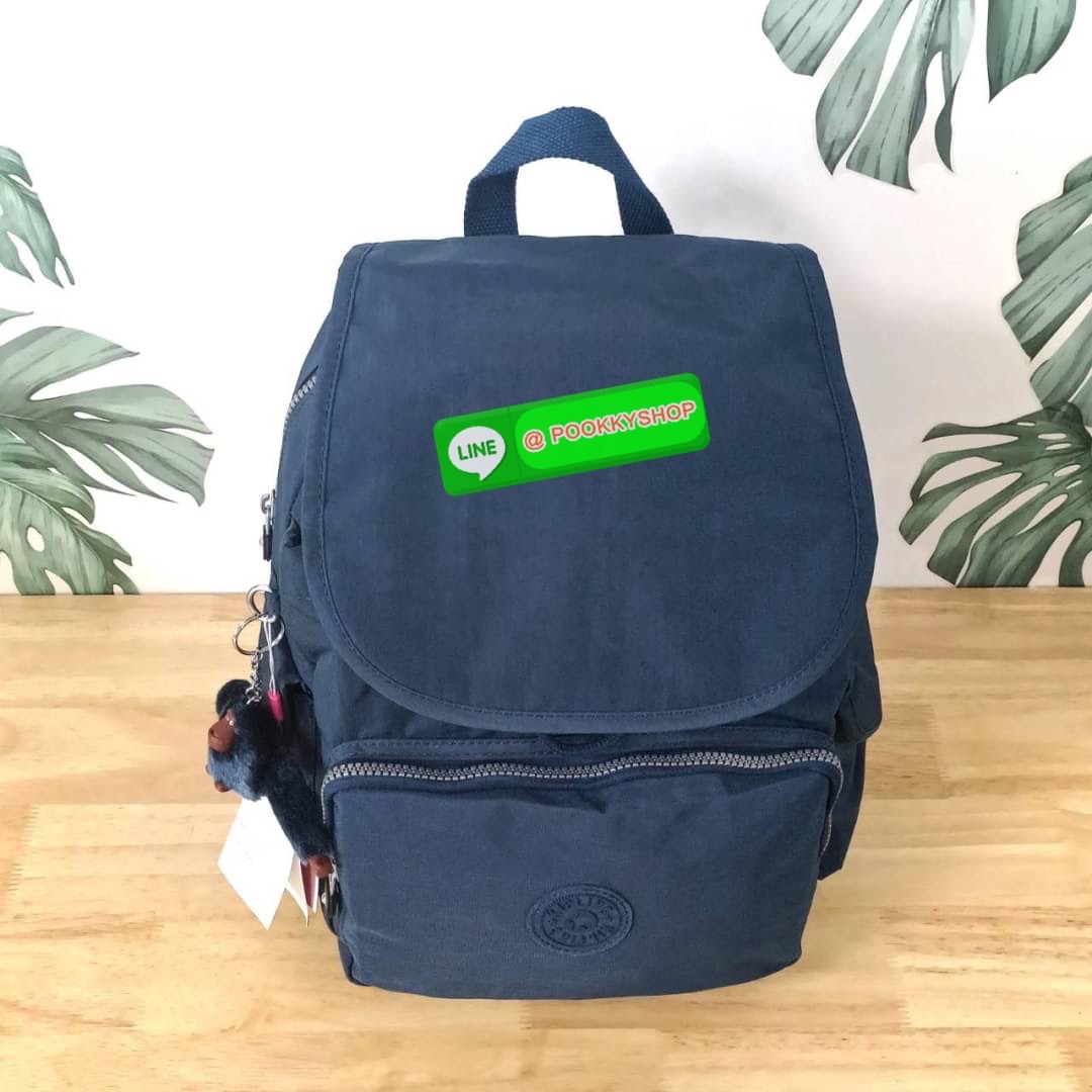 Kipling City Pack Medium Backpack กระเป๋าเป้ Kipling ขนาดกลาง วัสดุ Polyester 100% มีหูหิ้วด้านบน -ด้านหลัง มีซิปหลัง 1ช่องลึก -ด้านข้างมีช่องใส่ของเล็กน้อยทั้ง 2 ด้าน เปิด-ปิด ด้วยกระดุมแม่เหล็ก -ด้านหน้ามีช่องซิปใส่ของแยก 1 ช่อง และ ช่องปรับขนาดด้วยสายล