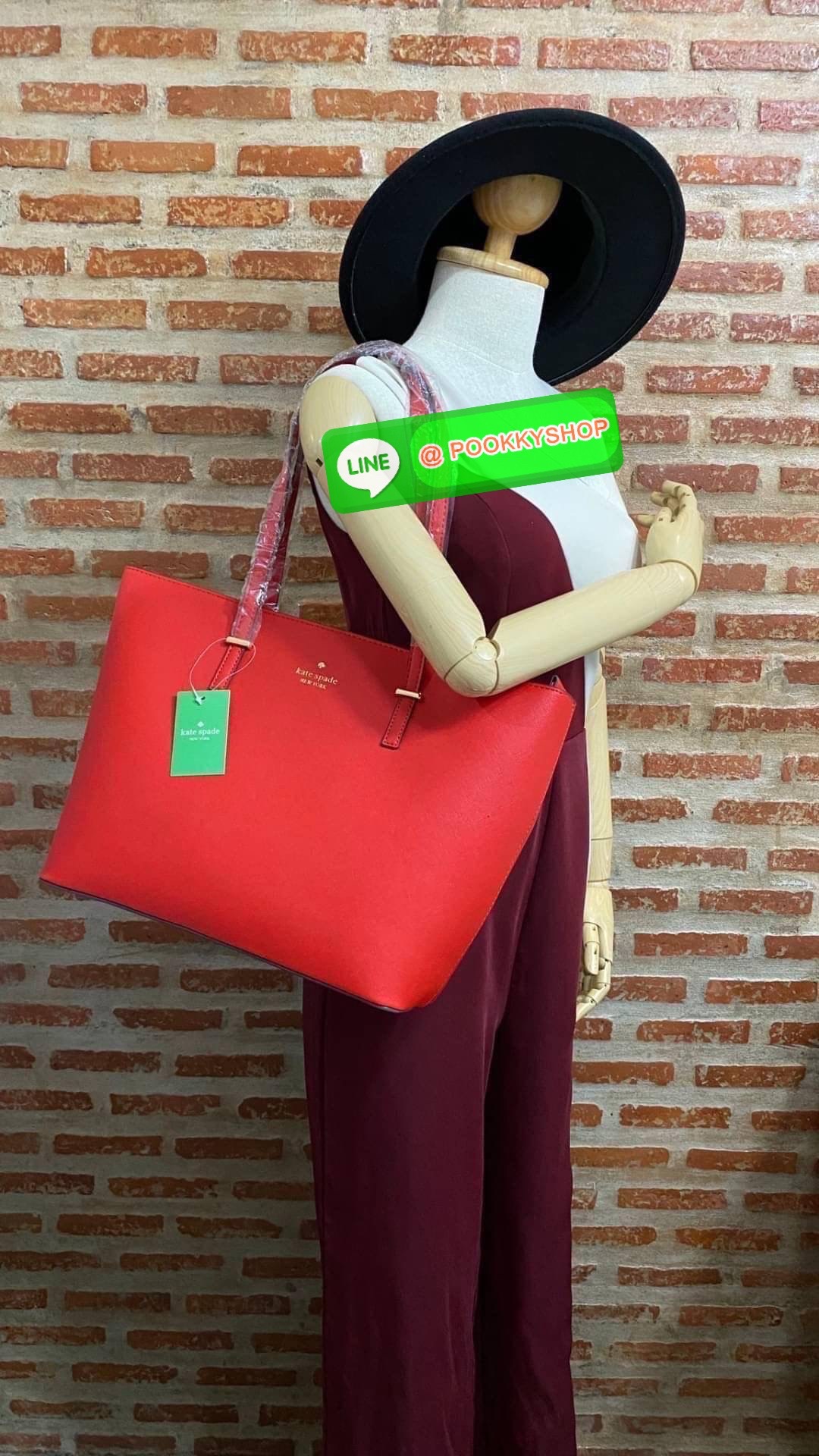 Kate Spade new york shopping large bag กระเป๋าถือ หรือคล้องไหล่ได้ ด้านหน้ามีโลโก้แบรนด์ แบบปั้มสีทอง เปิด-ปิด กระเป๋าด้วยซิป ด้านในโล่งกว้าง จุของได้เยอะ ด้านในมีช่องซิป และ ช่องเล็ก